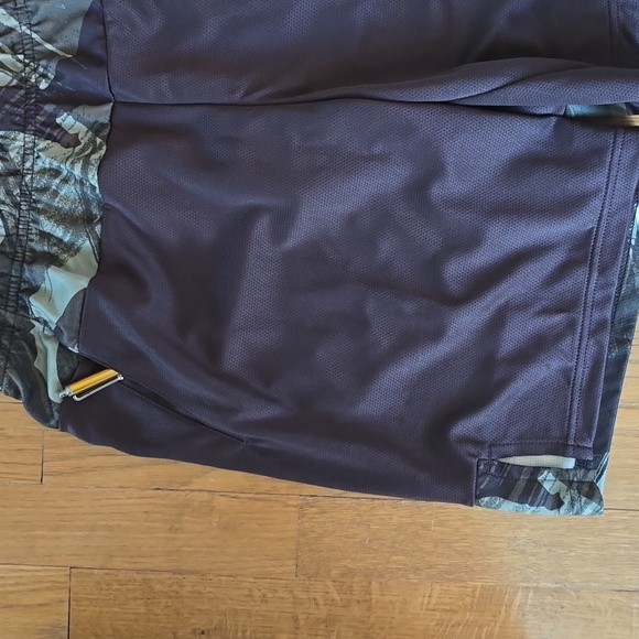 NIKE BRAND MENS BLACK AND GREEN CAMO ATHLETIC TRAINING SHORTS SIZE SMALL - Picture 10 of 12